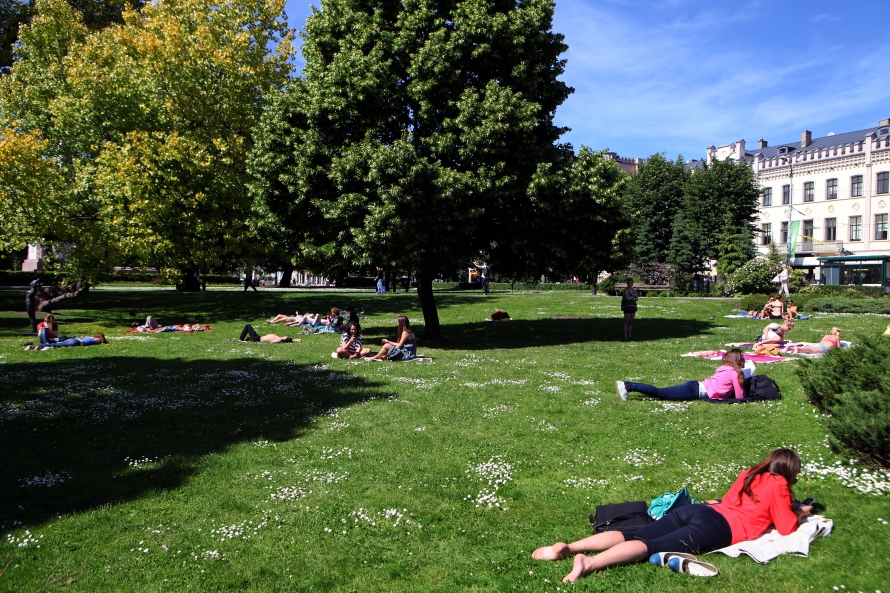 Laikapstākļu kontrasti: Siltas brīvdienas ar sauli un lietu, bet nākamnedēļ atgriežas salnas