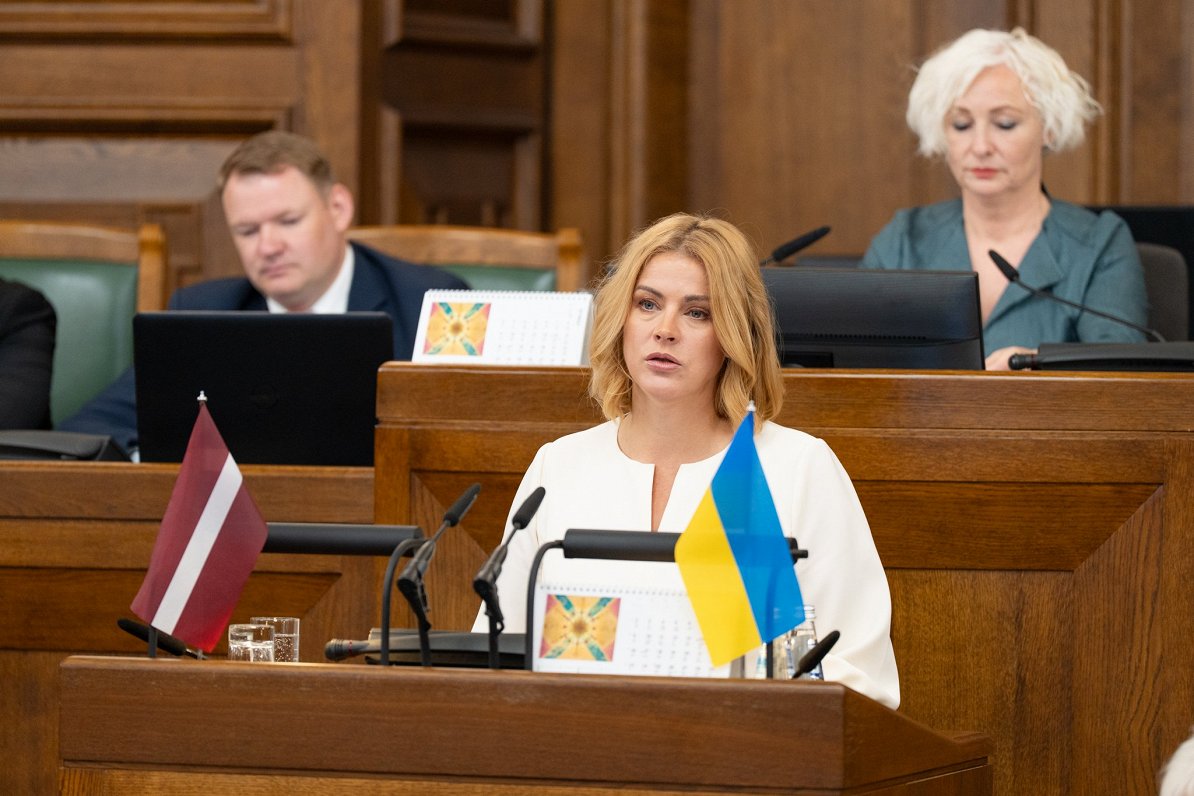 Premjeres Siliņas dārgā VIP zāles izmantošana Amsterdamā: Citskovskis pauž sašutumu par 4000 eiro rēķinu