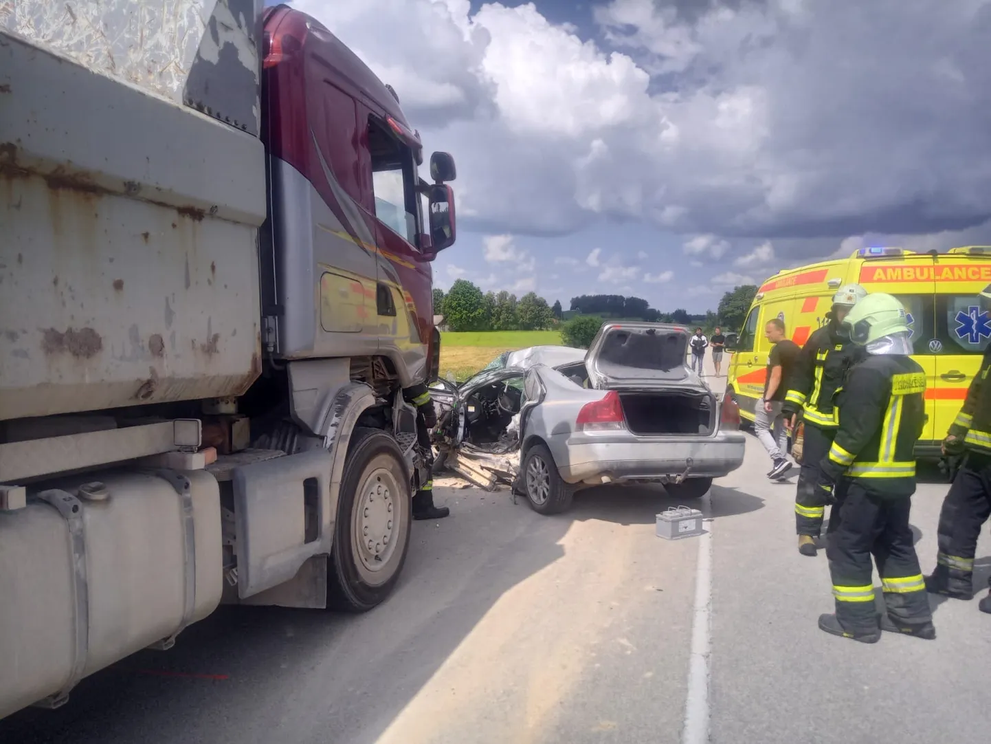 Nāvējošs ceļu satiksmes negadījums Bauskas novadā: Īslīcē auto notriec jaunieti, upuris mirst notikuma vietā