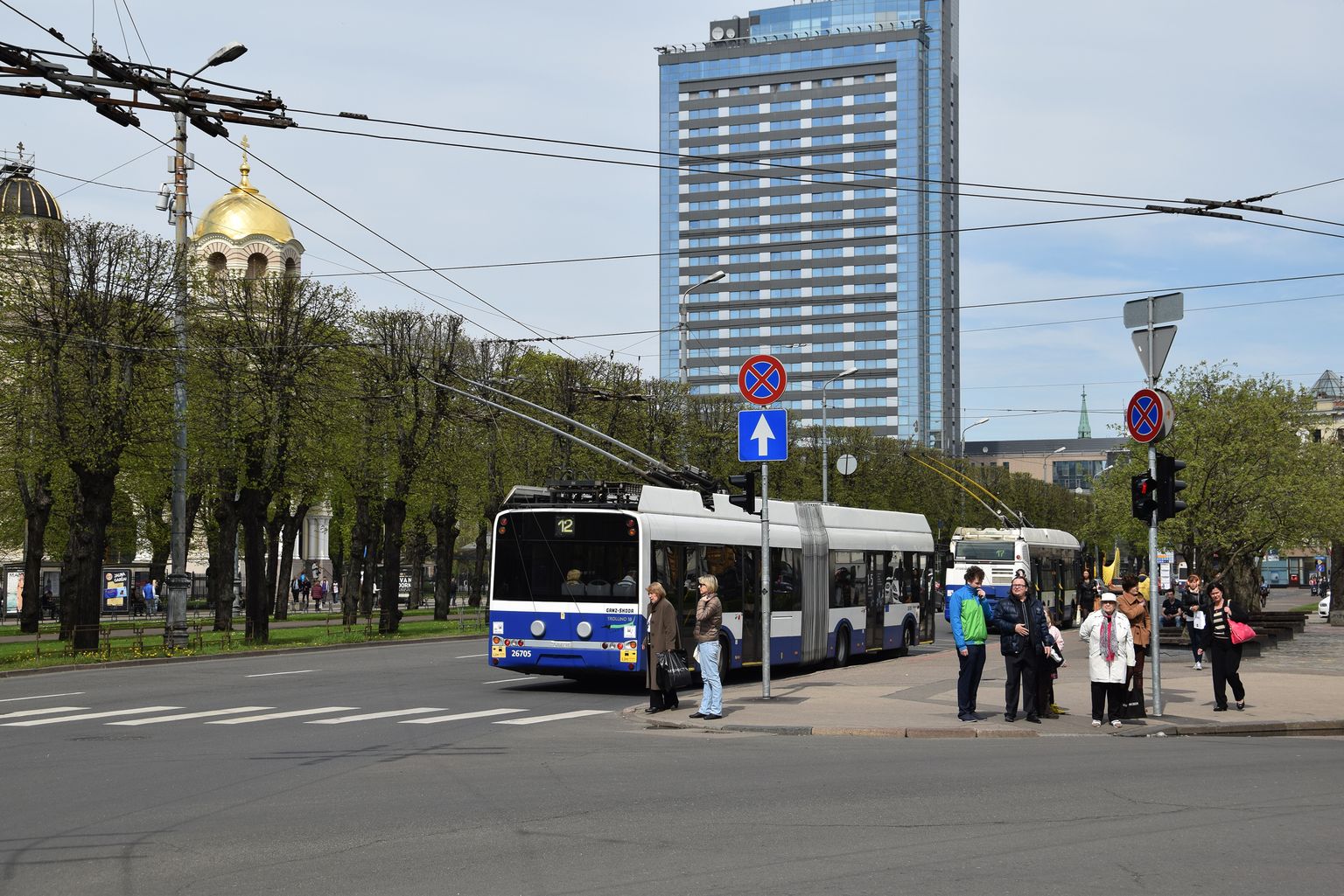 Rīgā tuvojas sabiedriskā transporta norēķinu revolūcija: Atvadies no ierastajām biļetēm!