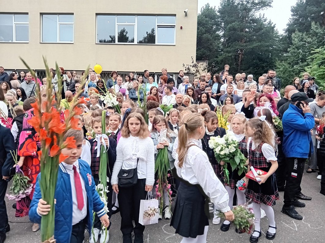 Šokējošs Uzbrukums ASV Vidusskolā: Skolēns Sadur Piecus, Četri Kritiskā Stāvoklī