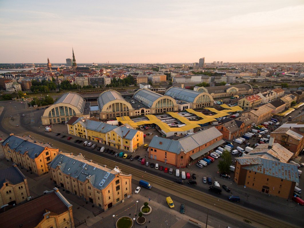 Zaļā Bolderāja: Inovatīvs Paviljons no Otrreizējiem Materiāliem Rīgas Ilgtspējai