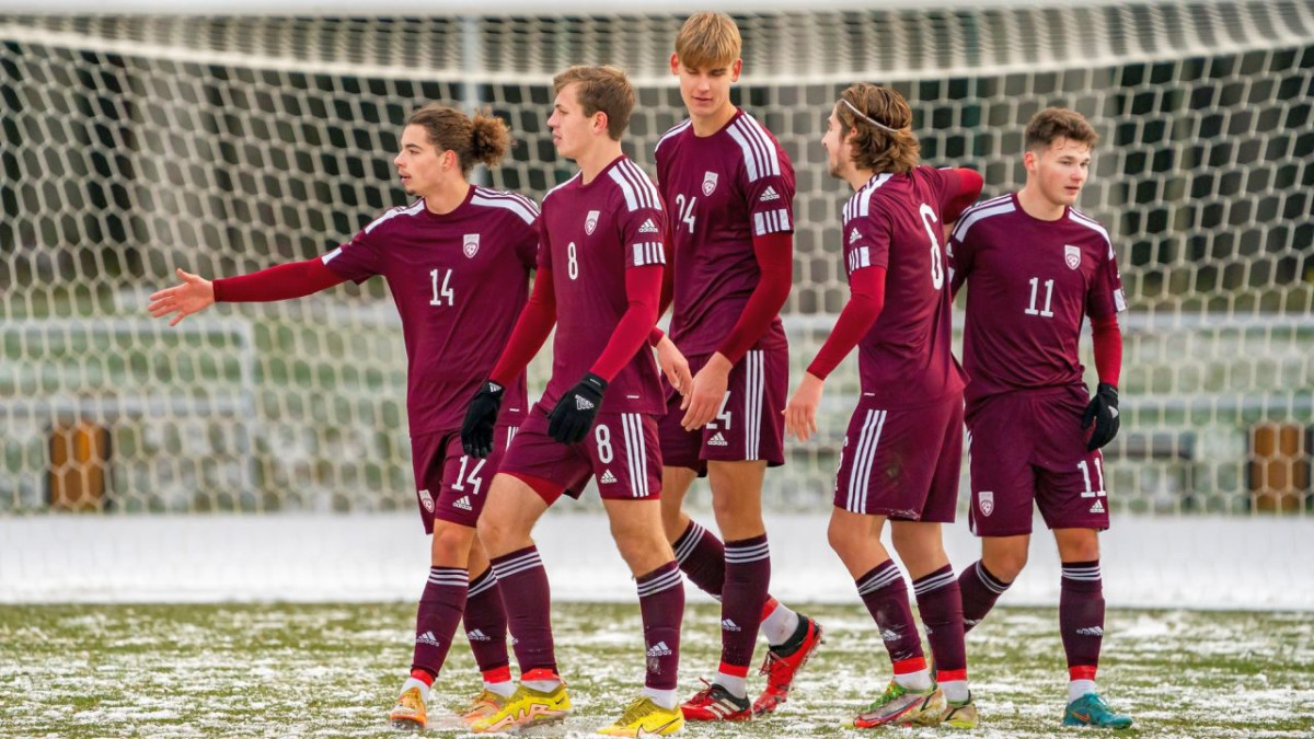 Dramatisks finišs: Latvijas U21 izlase pēdējās sekundēs izlaiž Baltijas kausa trofeju