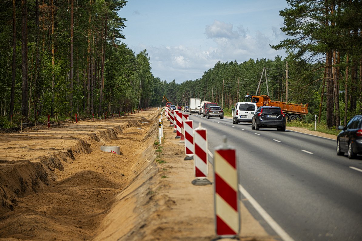 Gādīgai vecmāmiņai draud liegt aizbildnību pār mazbērnu: Biurokrātijas lamatas un fiktīvā deklarācija