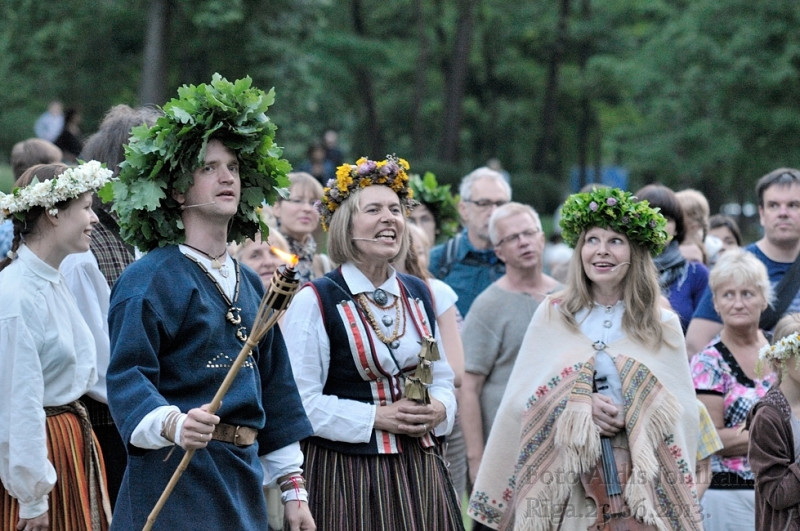 Jubilejas svinības dabā: DA “Daiļrade” aicina uz maģisku Jāņu nakts deju rituālu