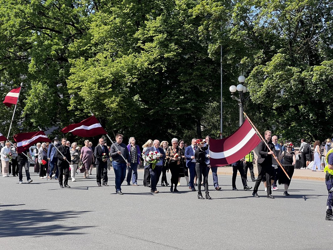 Latvijā piemin komunistiskā genocīda upurus: 14. jūnija deportāciju skarbie atgādinājumi